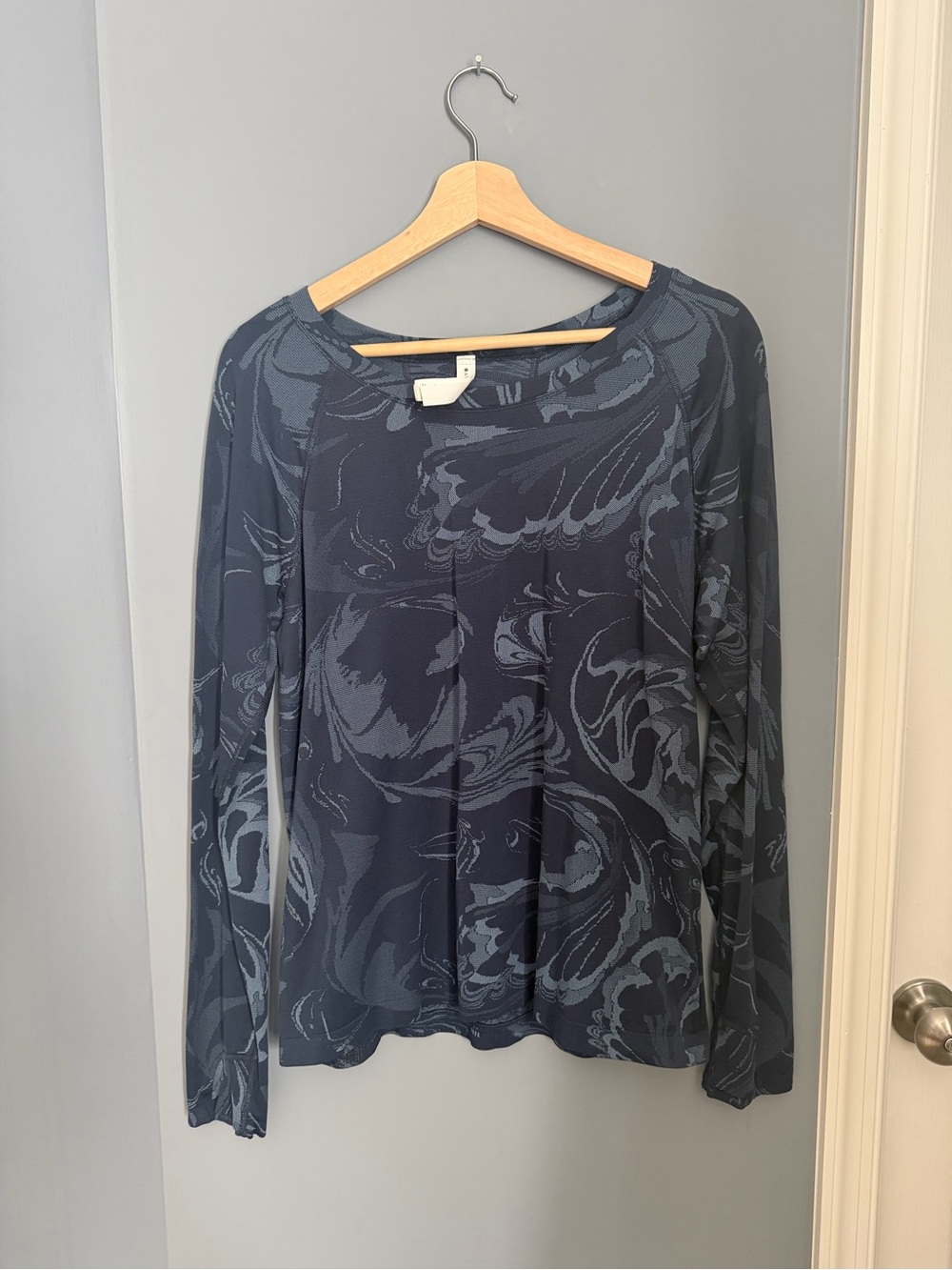 Athleta Women’s Navy Swirl Long-Sleeve Performance Top